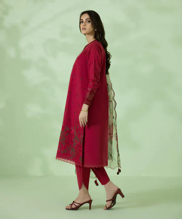 Sapphire Embroidered Lawn 3 Piece Suit D/751