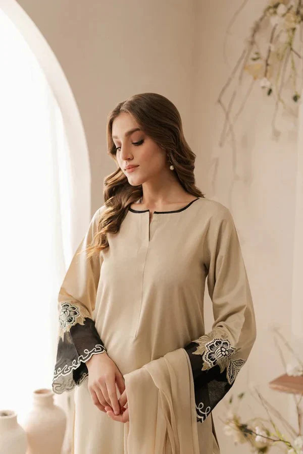 IZEL Embroidered Lawn 3 Piece Suit IZ-09