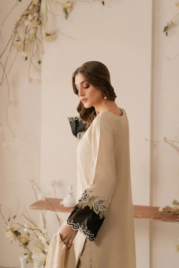 IZEL Embroidered Lawn 3 Piece Suit IZ-09