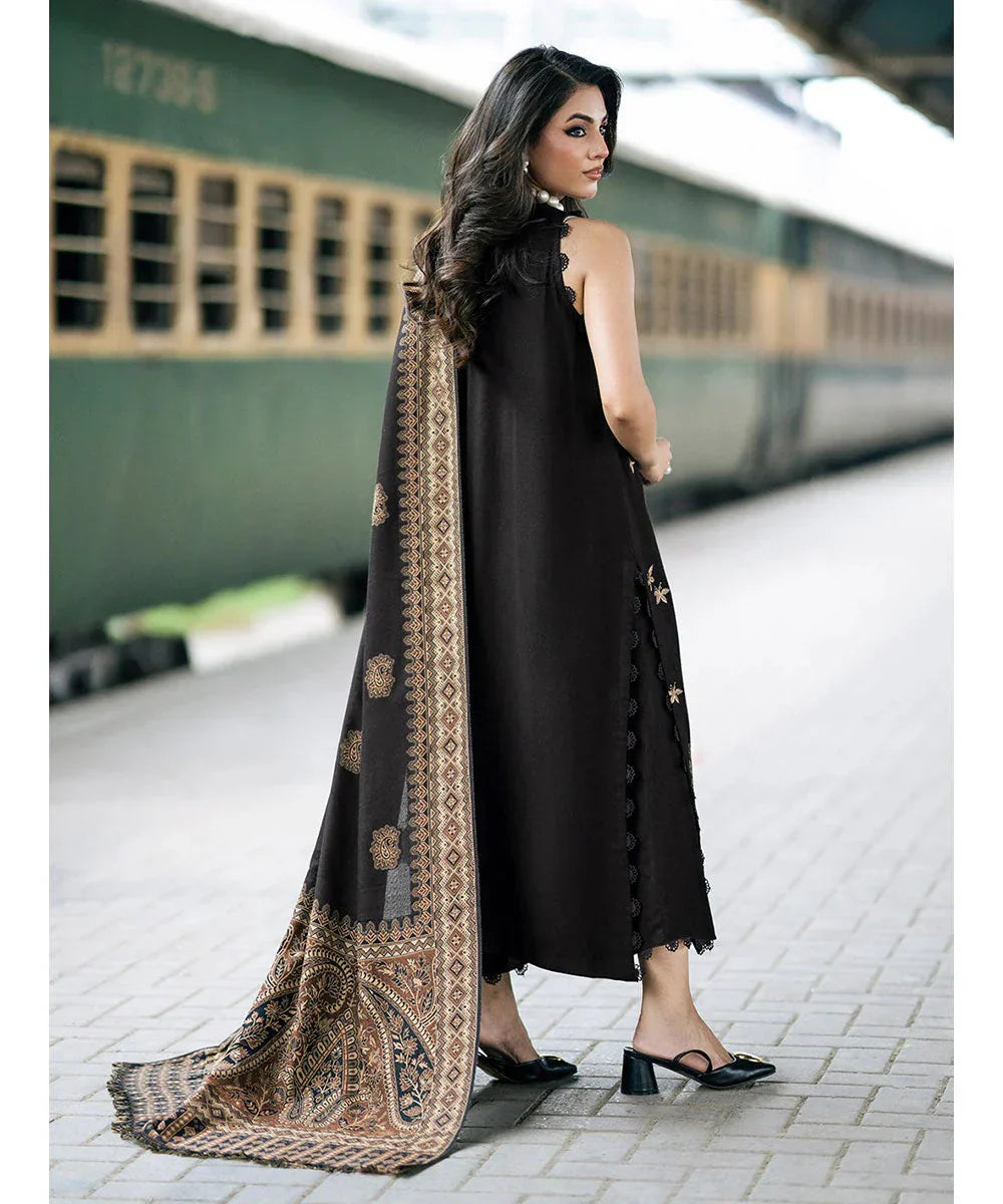 Izel Embroidered Dhanak 3 Piece D-90