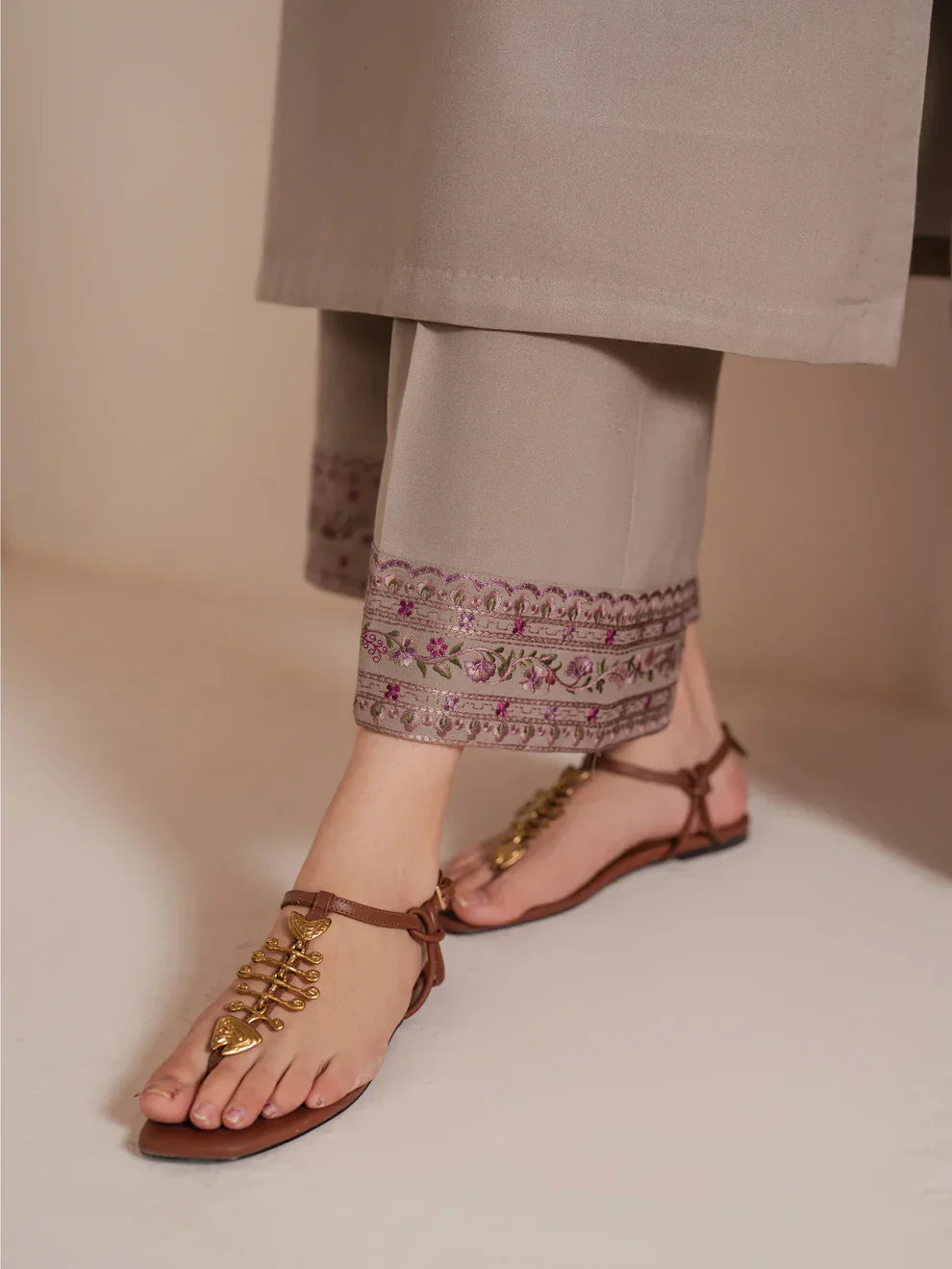 Garnet Embroidered Dhanak 3 Piece Shahmina