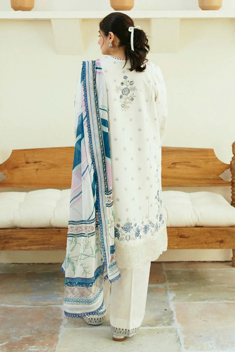 Zarashahjhan Embroidered off white Lawn 3 Piece Suit D/25